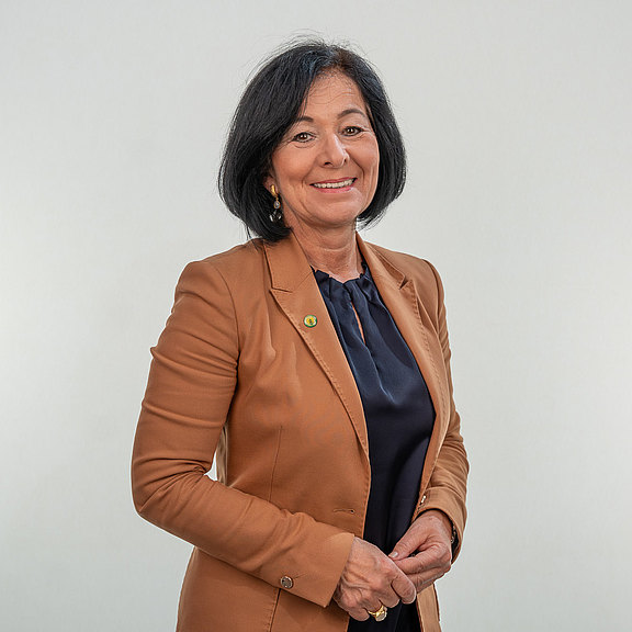 Goell_Margit_laechelnd.jpg