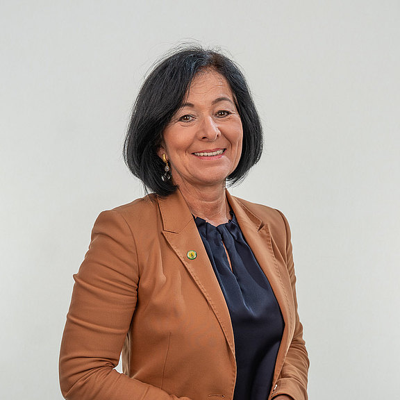 Goell_Margit_laechelnd.jpg