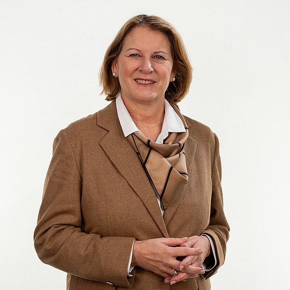 Hickelsberger_Silvia_laechelnd.jpg